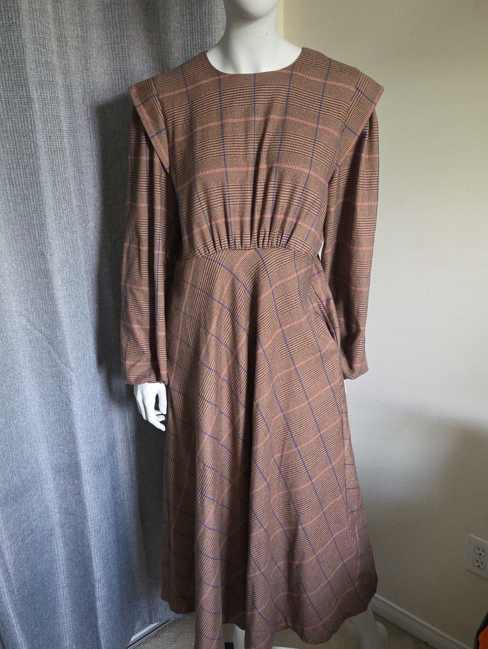 Nearly New Anthropologie En Saison Long-Sleeve Midi Dress in Brown & Pink Plaid